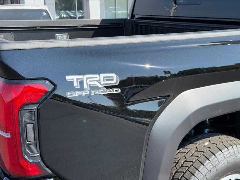 Toyota Tacoma 4WD Vehicle Image 4