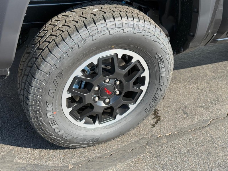 Toyota Tacoma 4WD Vehicle Image 6