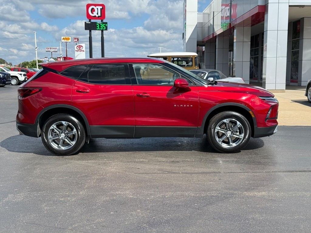 Chevrolet Blazer Vehicle Image 2