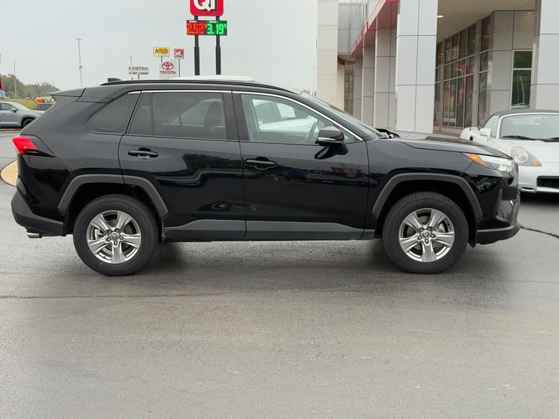 Toyota RAV4 Vehicle Image 2