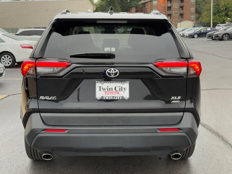 Toyota RAV4 Vehicle Image 5