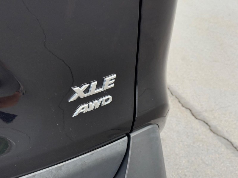 Toyota RAV4 Vehicle Image 6