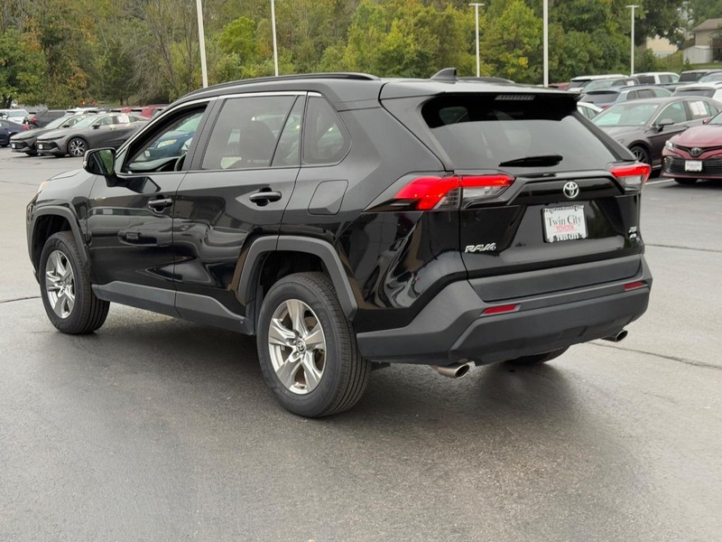 Toyota RAV4 Vehicle Image 7