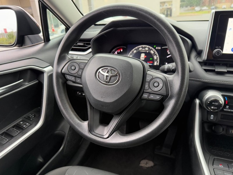 Toyota RAV4 Vehicle Image 13