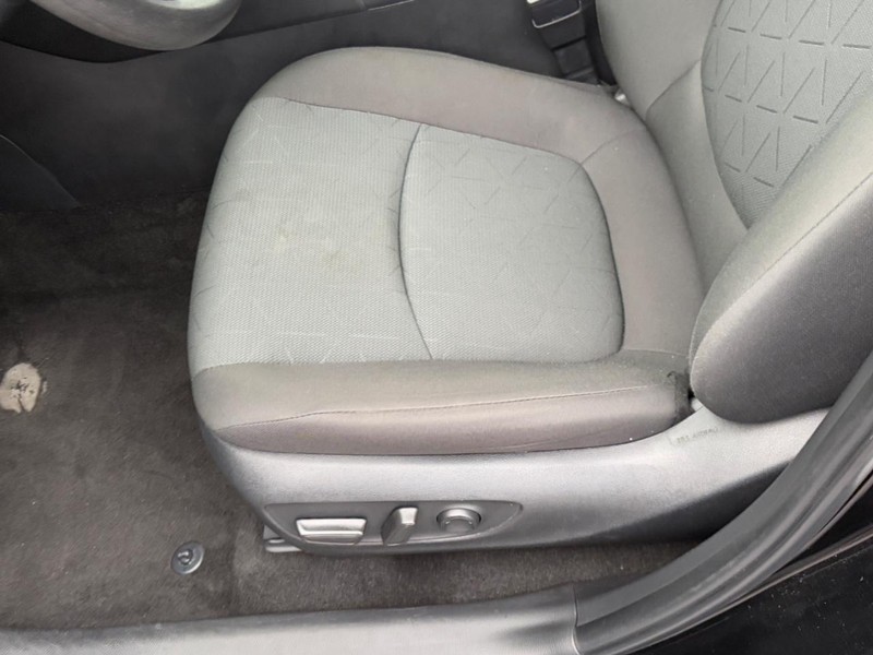 Toyota RAV4 Vehicle Image 16