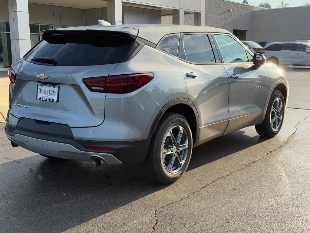 Chevrolet Blazer Vehicle Image 3