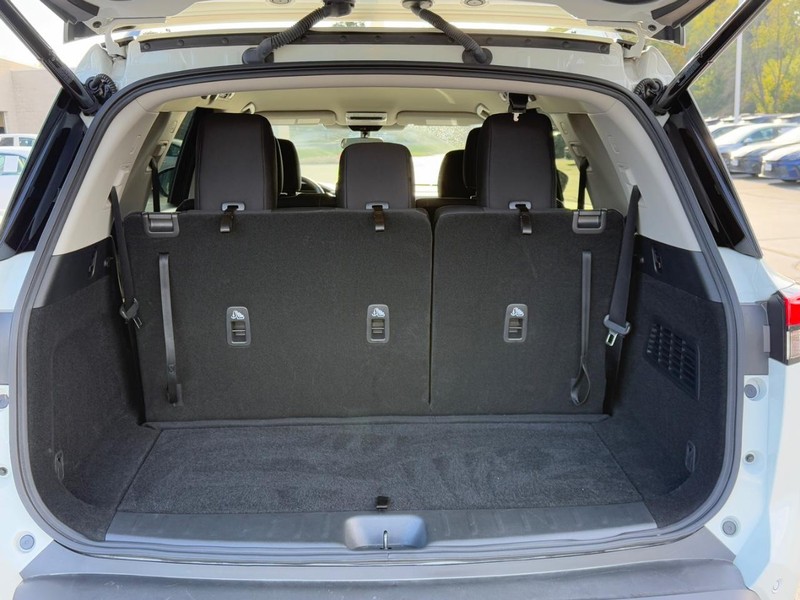 Nissan Pathfinder Vehicle Image 4