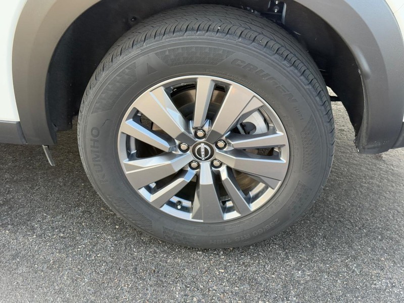 Nissan Pathfinder Vehicle Image 7