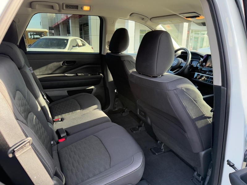 Nissan Pathfinder Vehicle Image 11