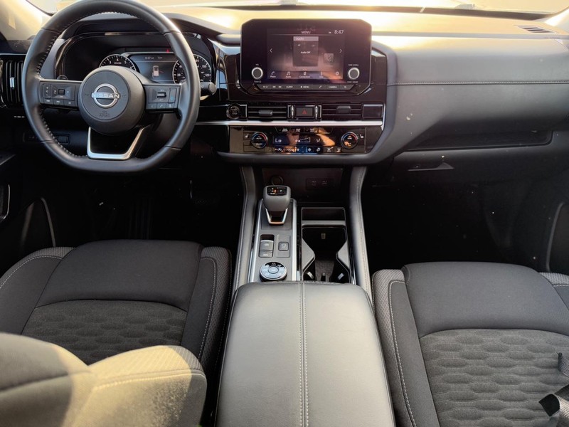 Nissan Pathfinder Vehicle Image 12