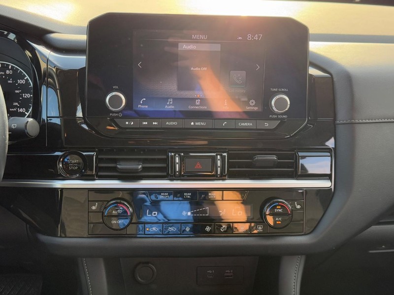 Nissan Pathfinder Vehicle Image 14