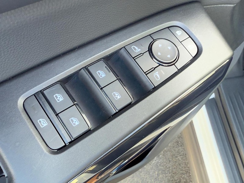 Nissan Pathfinder Vehicle Image 15