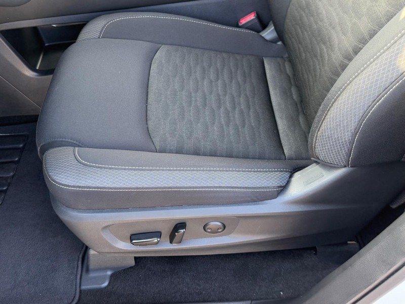 Nissan Pathfinder Vehicle Image 16