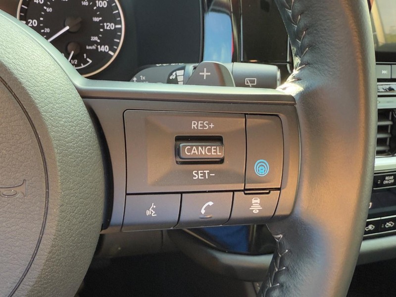 Nissan Pathfinder Vehicle Image 18