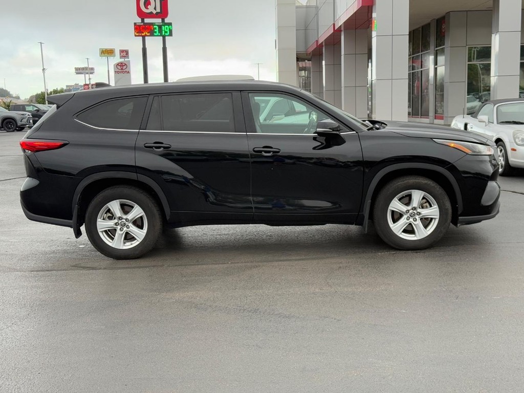 Toyota Highlander Vehicle Image 2