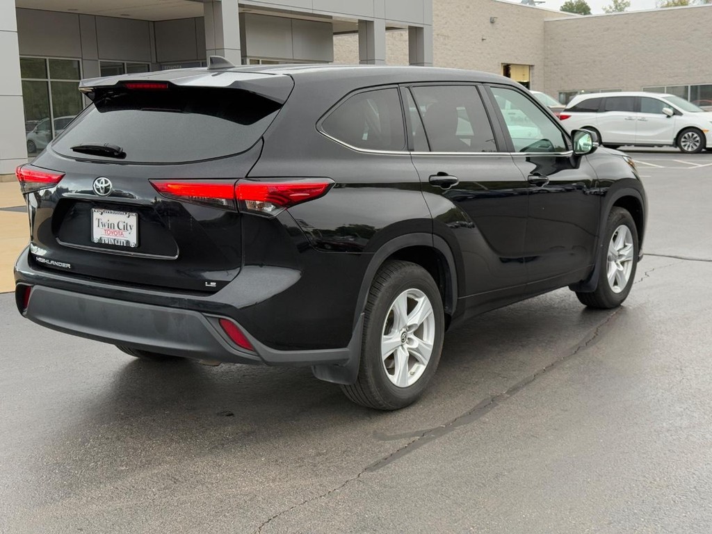 Toyota Highlander Vehicle Image 3
