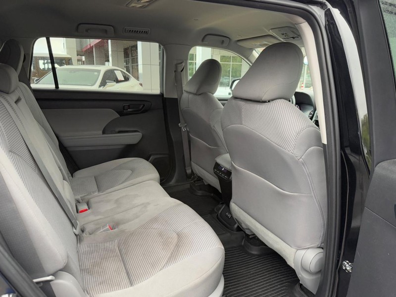 Toyota Highlander Vehicle Image 12
