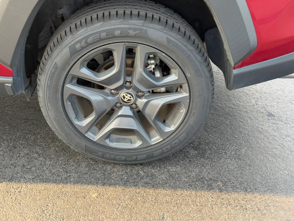 Toyota RAV4 Vehicle Image 8