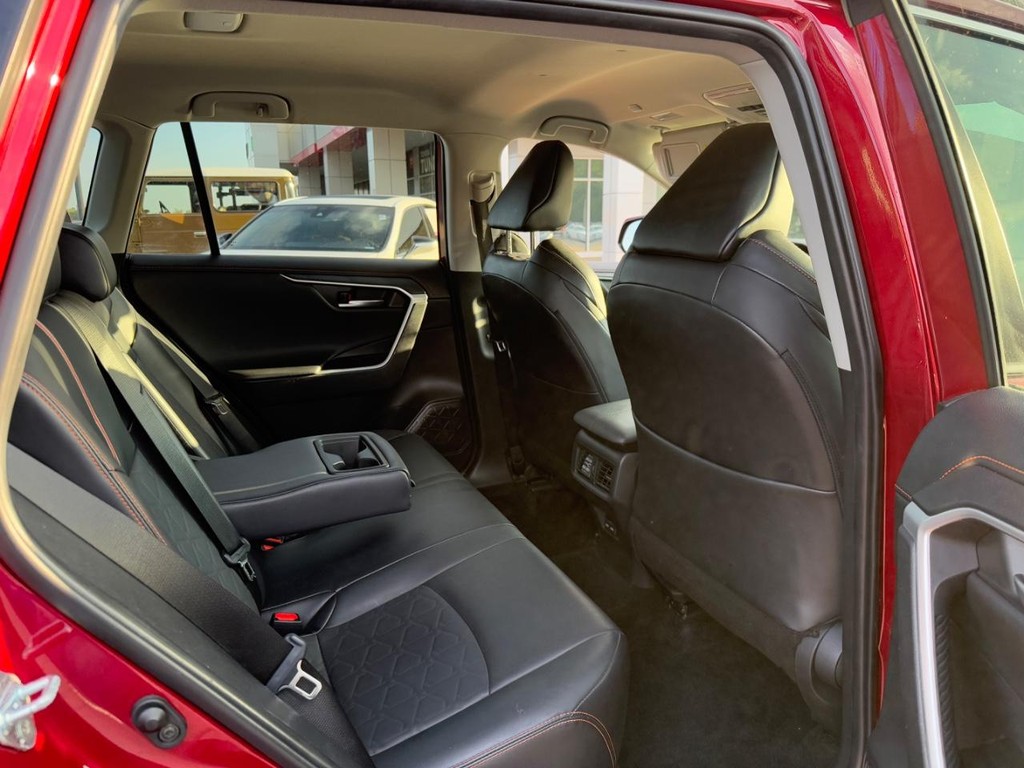 Toyota RAV4 Vehicle Image 11