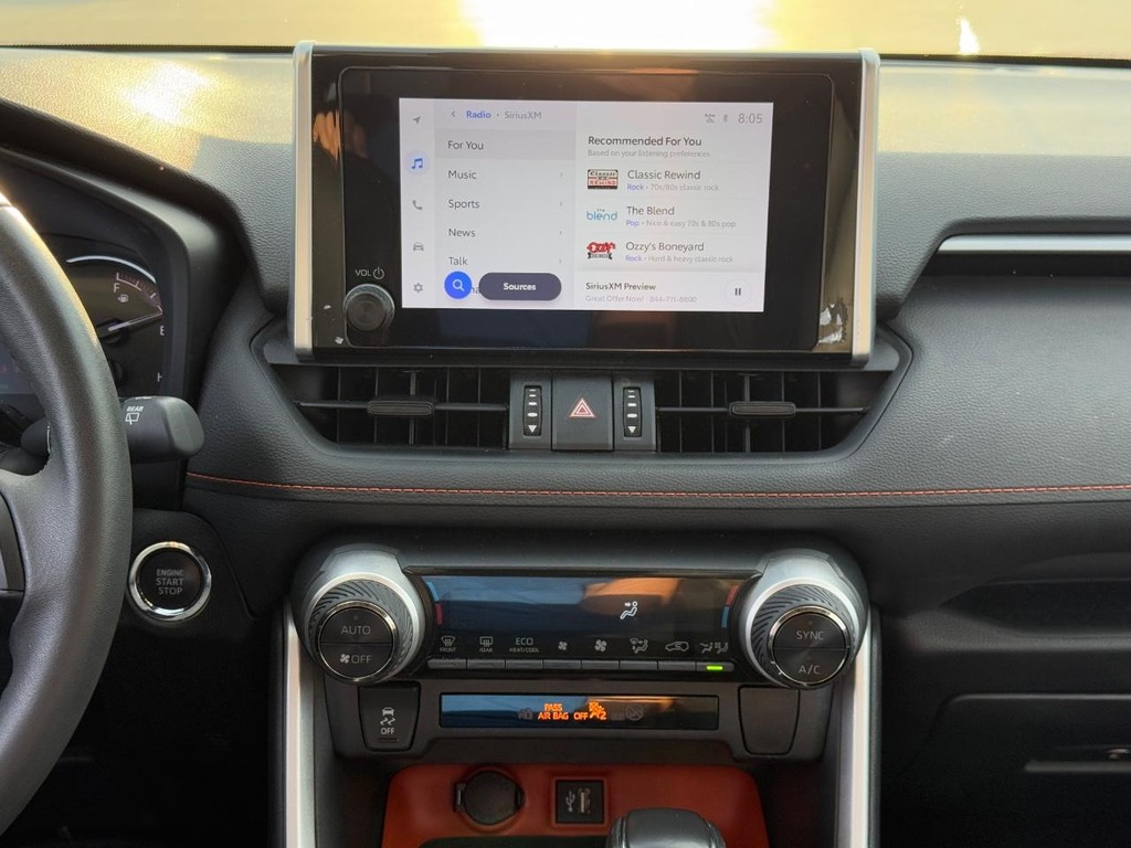 Toyota RAV4 Vehicle Image 14