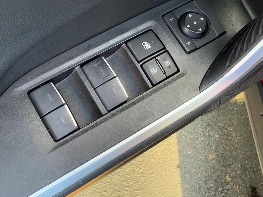 Toyota RAV4 Vehicle Image 15