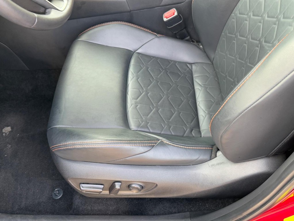 Toyota RAV4 Vehicle Image 16