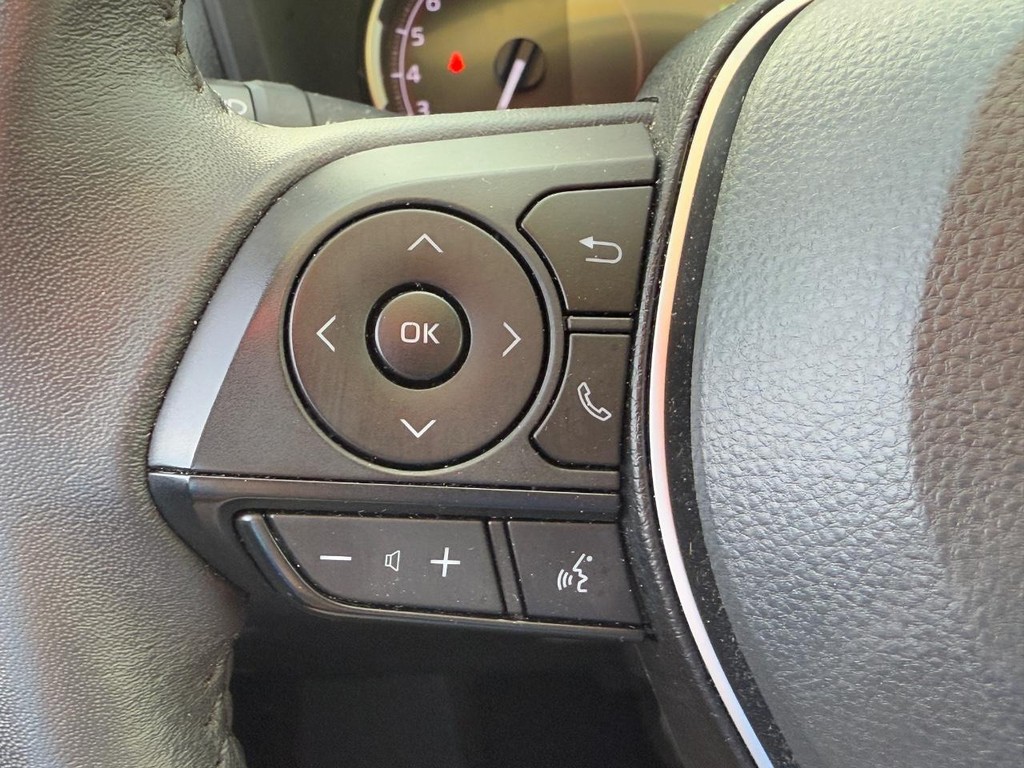 Toyota RAV4 Vehicle Image 17