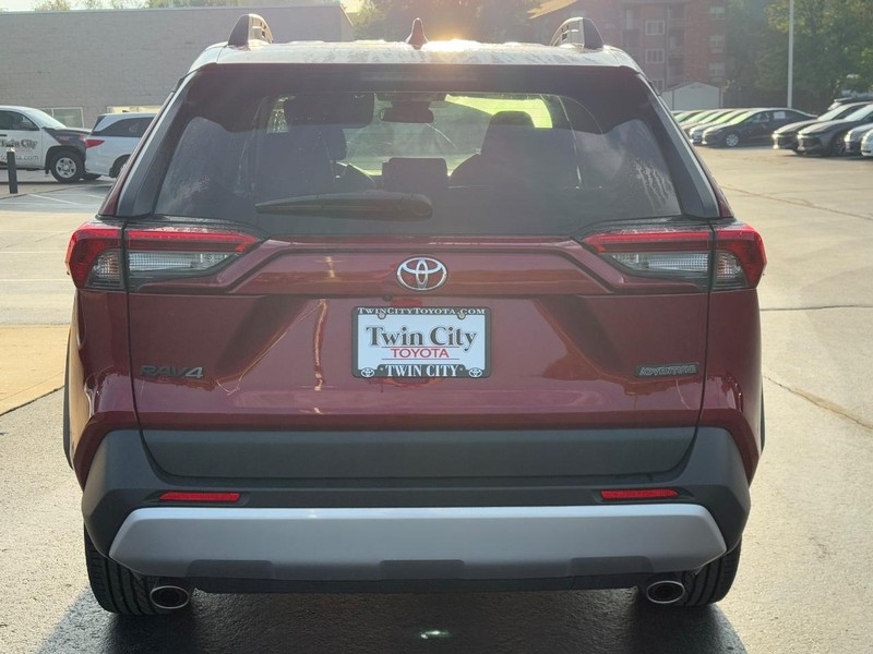 Toyota RAV4 Vehicle Image 5