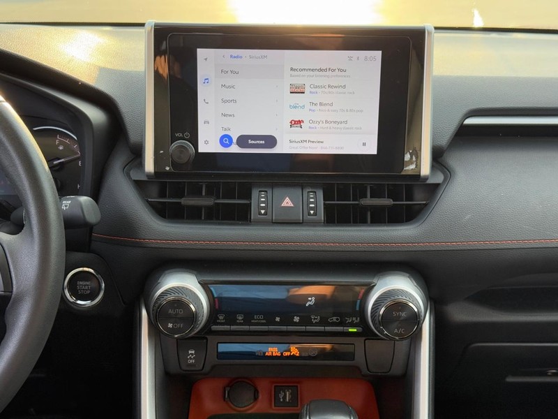 Toyota RAV4 Vehicle Image 14