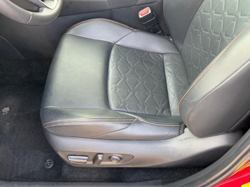 Toyota RAV4 Vehicle Image 16