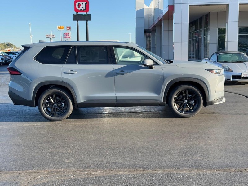 Toyota Grand Highlander Vehicle Image 2