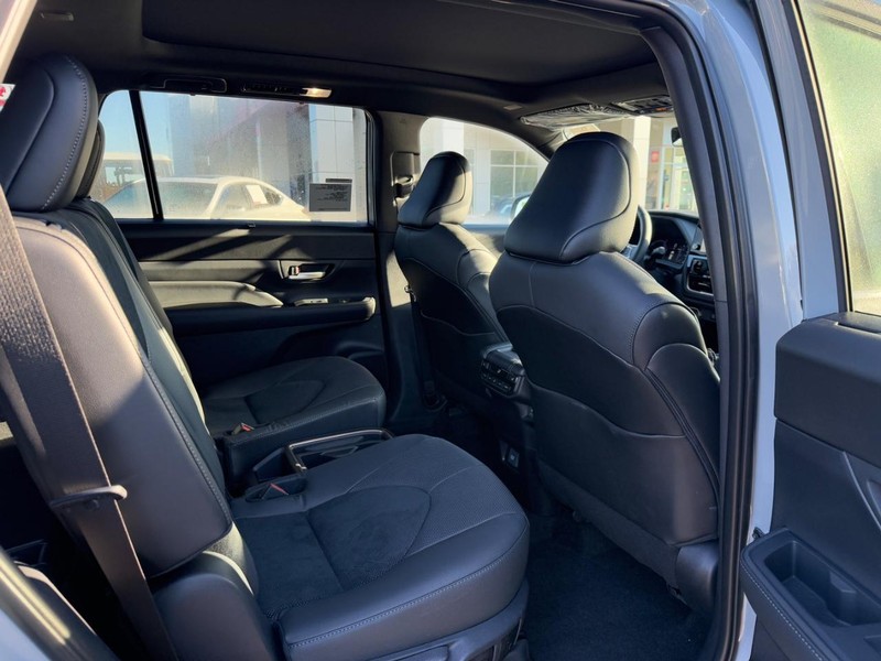 Toyota Grand Highlander Vehicle Image 6