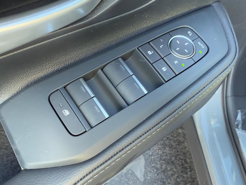 Toyota Grand Highlander Vehicle Image 10