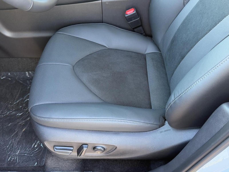 Toyota Grand Highlander Vehicle Image 12