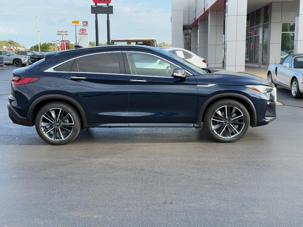 INFINITI QX55 Vehicle Image 2