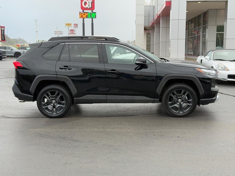 Toyota RAV4 Vehicle Image 2