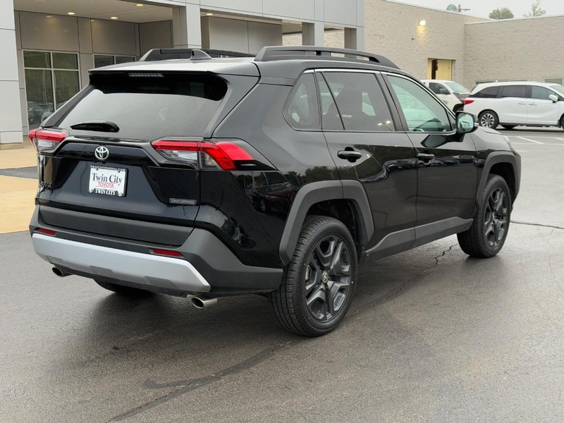 Toyota RAV4 Vehicle Image 3