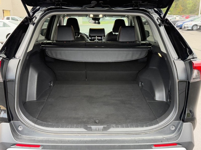 Toyota RAV4 Vehicle Image 4