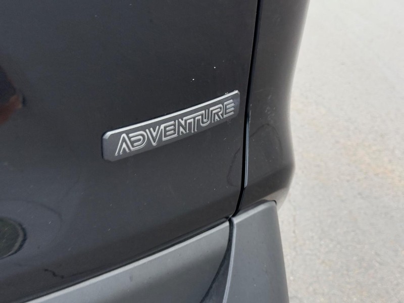 Toyota RAV4 Vehicle Image 6