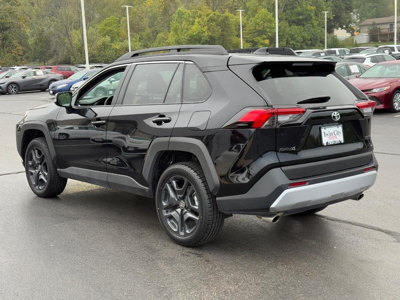 Toyota RAV4 Vehicle Image 7