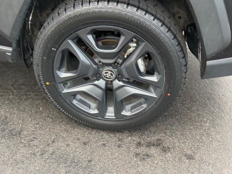 Toyota RAV4 Vehicle Image 8