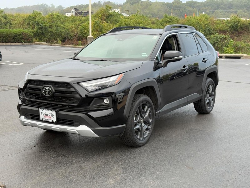 Toyota RAV4 Vehicle Image 9