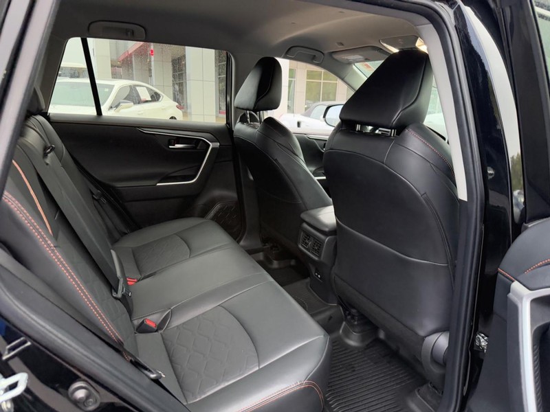 Toyota RAV4 Vehicle Image 11