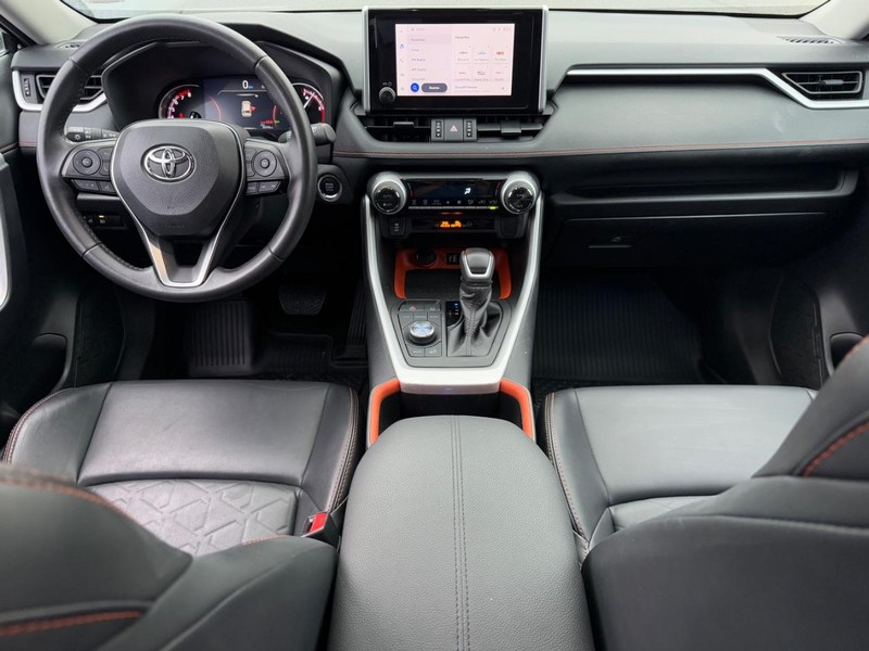 Toyota RAV4 Vehicle Image 12
