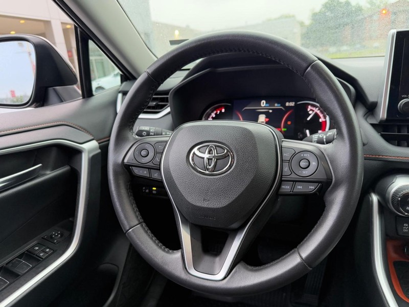 Toyota RAV4 Vehicle Image 13