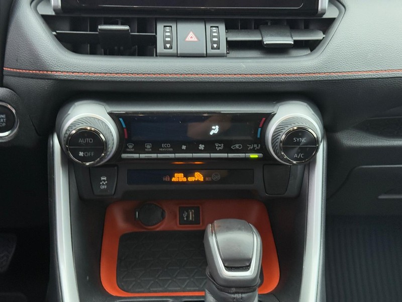 Toyota RAV4 Vehicle Image 15