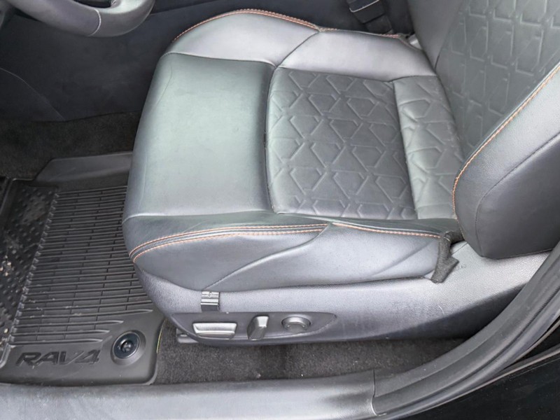 Toyota RAV4 Vehicle Image 17