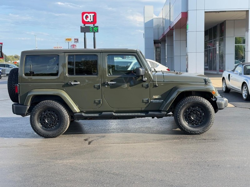 Jeep Wrangler Unlimited Vehicle Image 2