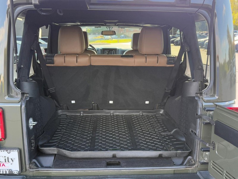 Jeep Wrangler Unlimited Vehicle Image 4