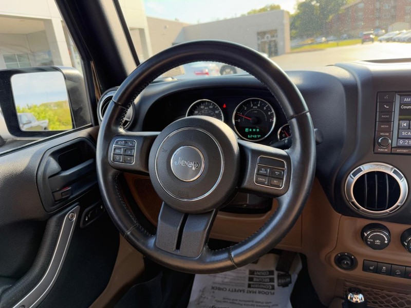 Jeep Wrangler Unlimited Vehicle Image 12